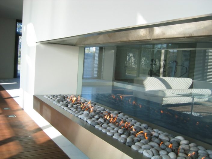 Panorámico a gás, aqui apresentado numa piscina  construido em aço inox.  ampoliado e decorado com seixos em cerâmica vista D 3.80m